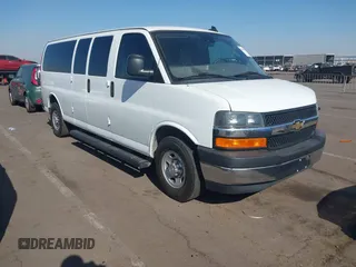 2020 Chevrolet Express Passenger LT z VIN 1GAZGPFG0L1246277, wystawiony jako IAAI lot #41466764 z przebiegiem 270 954 mil mil oraz . Historia ofert i sprzedaży dostępna na DreamBid. Obrazek 1.