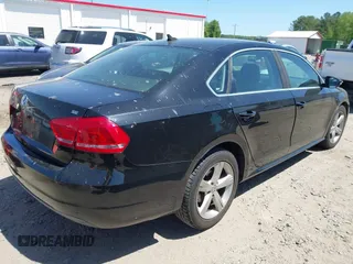 2012 Volkswagen Passat SE z VIN 1VWBP7A32CC089642, wystawiony jako IAAI lot #42056630 z przebiegiem 109 913 mil mil oraz . Historia ofert i sprzedaży dostępna na DreamBid. Obrazek 4.