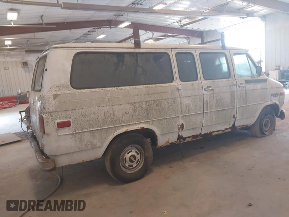 1992 Chevrolet Chevy Van z VIN 2GCEG25Z3N4144138, wystawiony jako IAAI lot #42389578 z przebiegiem 129 513 mil mil oraz . Historia ofert i sprzedaży dostępna na DreamBid. Obrazek 4.