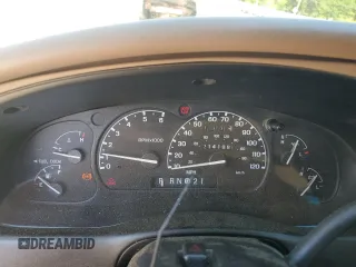 2001 Ford Explorer XLT z VIN 1FMZU63E71ZA48707, wystawiony jako Copart lot #55974105 z przebiegiem 214 188 mil mil oraz Szkody całkowita. Historia ofert i sprzedaży dostępna na DreamBid. Obrazek 9.