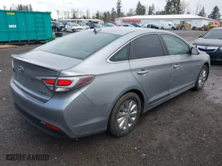 2017 Hyundai Sonata Hybrid SE with VIN KMHE24L14HA044001, listed as a IAAI auction lot 41490755 with 143,550 mi miles. Bid and sale history available at carsss.com. Image 4.