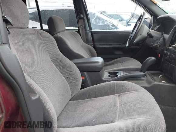 2000 Jeep Grand Cherokee Laredo z VIN 1J4GW48S5YC234942, wystawiony jako IAAI lot #42092378 z przebiegiem 235 168 mil mil oraz . Historia ofert i sprzedaży dostępna na DreamBid. Obrazek 5.