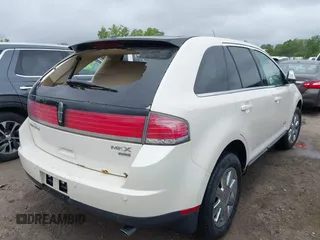 2007 Lincoln MKX z VIN 2LMDU88C27BJ13038, wystawiony jako IAAI lot #42342316 z przebiegiem Nie podano mil oraz . Historia ofert i sprzedaży dostępna na DreamBid. Obrazek 4.