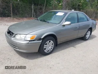 2001 Toyota Camry CE z VIN 4T1BG22K51U032141, wystawiony jako IAAI lot #42332835 z przebiegiem 143 313 mil mil oraz . Historia ofert i sprzedaży dostępna na DreamBid. Obrazek 2.