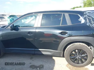 2025 Mazda CX-50 S Preferred z VIN 7MMVABBMXSN337974, wystawiony jako IAAI lot #42238129 z przebiegiem 6 159 mil mil oraz . Historia ofert i sprzedaży dostępna na DreamBid. Obrazek 14.