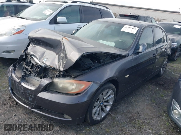 2008 BMW 3 Series 328i with VIN WBAVC53538FZ88074, listed as a IAAI auction lot 41601162 with 250,438 mi miles. Bid and sale history available at carsss.com. Image 2.