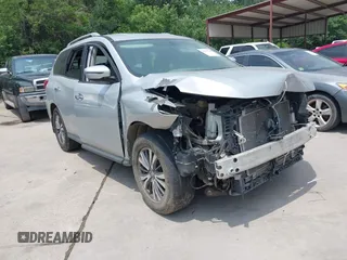 2017 Nissan Pathfinder SL z VIN 5N1DR2MN6HC631270, wystawiony jako IAAI lot #42287354 z przebiegiem 81 943 mil mil oraz . Historia ofert i sprzedaży dostępna na DreamBid. Obrazek 1.