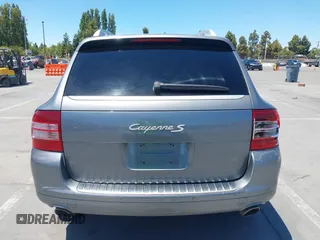 2005 Porsche Cayenne S с VIN WP1AB29PX5LA62410, выставлен на аукционе IAAI как лот 42692213 с пробегом 145 134 миль миль и . История ставок и продаж доступна на DreamBid. Изображение 16.