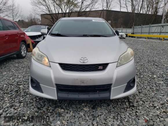 2010 Toyota Matrix S z VIN 2T1LE4EE9AC017087, wystawiony jako Copart lot #53549035 z przebiegiem 127 598 mil mil oraz Nie do naprawy • Non repairable. Historia ofert i sprzedaży dostępna na DreamBid. Obrazek 5.