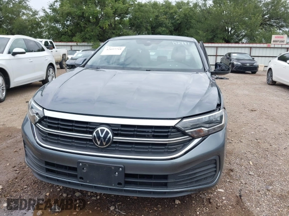 2024 Volkswagen Jetta SE z VIN 3VW7M7BU9RM011999, wystawiony jako IAAI lot #42697218 z przebiegiem 47 078 mil mil oraz . Historia ofert i sprzedaży dostępna na DreamBid. Obrazek 12.