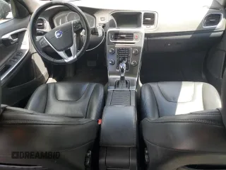 2014 Volvo S60 T5 z VIN YV1612FS6E1287285, wystawiony jako Copart lot #56614785 z przebiegiem 104 637 mil mil oraz Szkody całkowita. Historia ofert i sprzedaży dostępna na DreamBid. Obrazek 8.