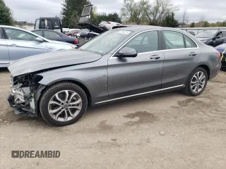 2017 Mercedes-Benz C 300 z VIN 55SWF4KB1HU221231, wystawiony jako Copart lot #52586115 z przebiegiem 64 102 mil mil oraz Szkoda całkowita • Salvage title. Historia ofert i sprzedaży dostępna na DreamBid. Obrazek 1.
