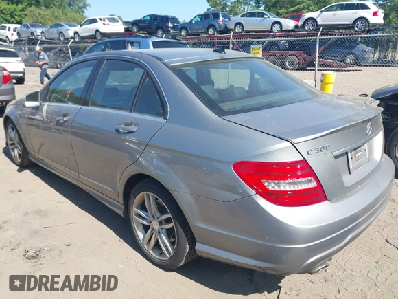 2013 Mercedes-Benz C 300 Sport с VIN WDDGF8AB0DA822279, выставлен на аукционе IAAI как лот 42551907 с пробегом 115 854 миль миль и . История ставок и продаж доступна на DreamBid. Изображение 3.