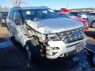 2017 Ford Explorer XLT with VIN 1FM5K8DH6HGD09114, listed as a IAAI auction lot 41661117 with 84,447 mi miles. Bid and sale history available at carsss.com. Image 1.
