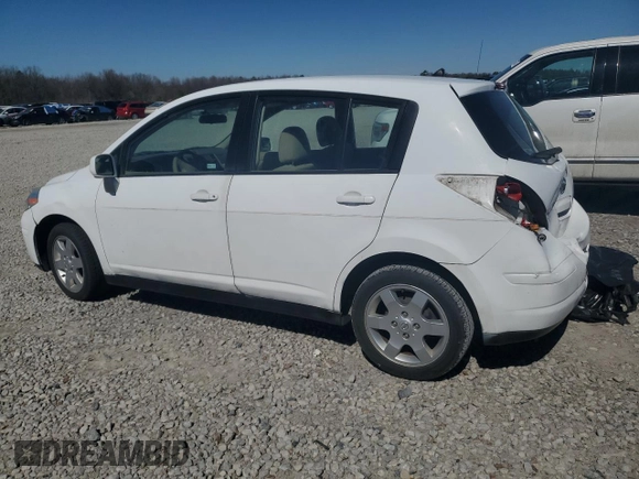 2010 Nissan Versa S z VIN 3N1BC1CP4AL367134, wystawiony jako Copart lot #48212535 z przebiegiem 174 337 mil mil oraz Szkoda całkowita • Salvage title. Historia ofert i sprzedaży dostępna na DreamBid. Obrazek 2.