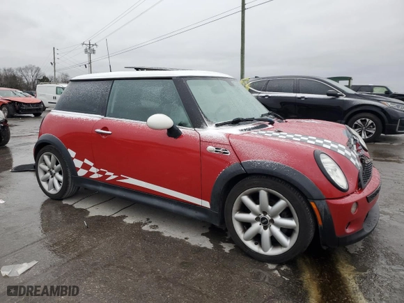 2004 MINI Cooper Hardtop S with VIN WMWRE33424TD79659, listed as a Copart auction lot 41583865 with 189,610 mi miles and Clean Title. Bid and sale history available at carsss.com. Image 4.