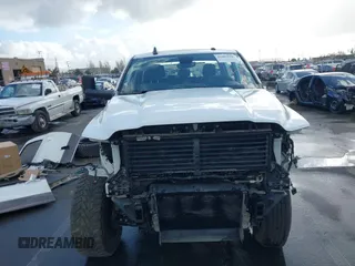 2019 Ram 2500 Lone Star z VIN 3C6UR5MLXKG623625, wystawiony jako IAAI lot #41082618 z przebiegiem 81 521 mil mil oraz . Historia ofert i sprzedaży dostępna na DreamBid. Obrazek 13.
