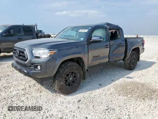 2022 Toyota Tacoma SR z VIN 3TMCZ5AN0NM457325, wystawiony jako Copart lot #56953455 z przebiegiem 68 944 mil mil oraz Szkoda całkowita • Salvage title. Historia ofert i sprzedaży dostępna na DreamBid. Obrazek 1.