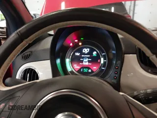 2018 FIAT 500e z VIN 3C3CFFGE4JT377259, wystawiony jako IAAI lot #41940039 z przebiegiem 61 053 mil mil oraz . Historia ofert i sprzedaży dostępna na DreamBid. Obrazek 19.