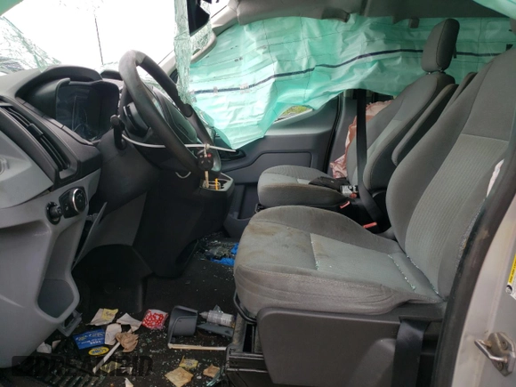 2015 Ford Transit XL z VIN 1FBZX2ZM4FKB05310, wystawiony jako Copart lot #50868425 z przebiegiem 213 960 mil mil oraz Szkody całkowita. Historia ofert i sprzedaży dostępna na DreamBid. Obrazek 7.