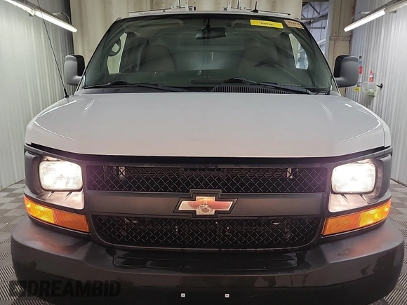 2015 Chevrolet Express Cargo z VIN 1GCWGFCF3F1168503, wystawiony jako IAAI lot #42546933 z przebiegiem 104 968 mil mil oraz . Historia ofert i sprzedaży dostępna na DreamBid. Obrazek 19.