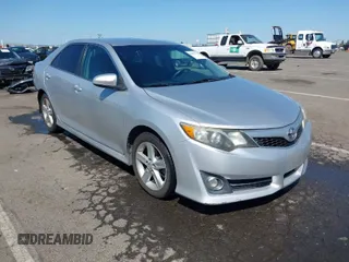2013 Toyota Camry L with VIN 4T1BF1FK4DU247215, listed as a IAAI auction lot 42033164 with 185,908 mi miles. Bid and sale history available at carsss.com. Image 1.