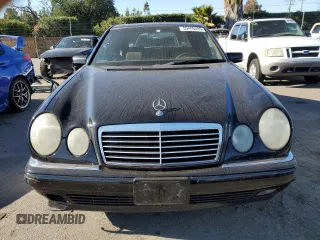 1997 Mercedes-Benz E-Class with VIN WDBJF55F4VJ034892, listed as a Copart auction lot 89406595 with 118,494 mi miles and Salvage Title. Bid and sale history available at carsss.com. Image 5.