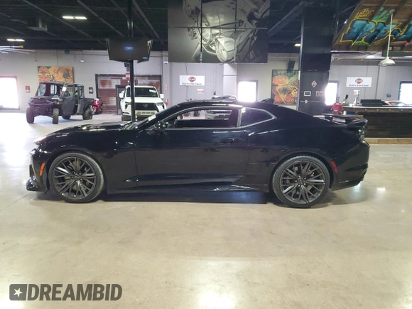 2023 Chevrolet Camaro ZL1 z VIN 1G1FJ1R62P0157102, wystawiony jako Copart lot #79703174 z przebiegiem 12 392 mil mil oraz Szkody całkowita. Historia ofert i sprzedaży dostępna na DreamBid. Obrazek 3.