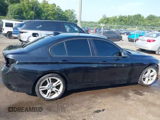 2013 BMW 3 Series 328i xDrive z VIN WBA3B5G57DNS05892, wystawiony jako IAAI lot #42560892 z przebiegiem 141 676 mil mil oraz . Historia ofert i sprzedaży dostępna na DreamBid. Obrazek 14.