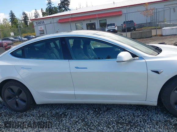 2020 Tesla Model 3 Long Range z VIN 5YJ3E1EB5LF619018, wystawiony jako IAAI lot #42131960 z przebiegiem 29 774 mil mil oraz . Historia ofert i sprzedaży dostępna na DreamBid. Obrazek 13.