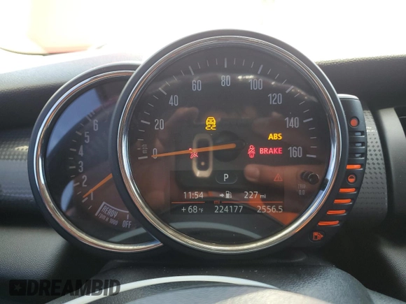 2015 MINI Hardtop with VIN WMWXM5C50F3B34019, listed as a Copart auction lot 57145745 with 224,177 mi miles and Salvage title. Bid and sale history available at DreamBid. Image 9.