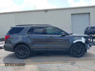 2018 Ford Explorer XLT z VIN 1FM5K7D83JGC51303, wystawiony jako IAAI lot #42456171 z przebiegiem 110 155 mil mil oraz . Historia ofert i sprzedaży dostępna na DreamBid. Obrazek 14.