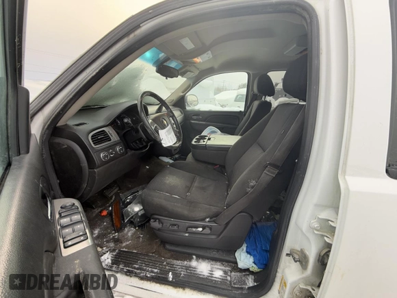2013 Chevrolet Tahoe LS z VIN 1GNSKAE02DR334461, wystawiony jako Copart lot #45102975 z przebiegiem 240 930 mil mil oraz Szkoda całkowita • Salvage title. Historia ofert i sprzedaży dostępna na DreamBid. Obrazek 7.