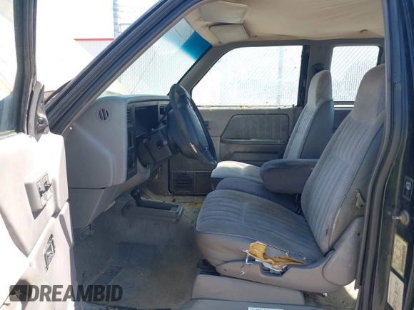 1996 Dodge Dakota z VIN 1B7GG23Y0TS645277, wystawiony jako IAAI lot #42226257 z przebiegiem 176 706 mil mil oraz . Historia ofert i sprzedaży dostępna na DreamBid. Obrazek 5.
