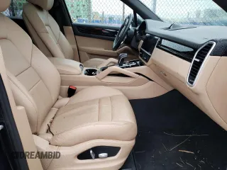 2019 Porsche Cayenne z VIN WP1AA2AY8KDA15633, wystawiony jako Copart lot #68415951 z przebiegiem 17 245 mil mil oraz . Historia ofert i sprzedaży dostępna na DreamBid. Obrazek 5.