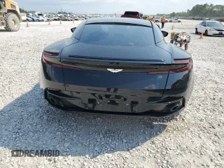 2017 Aston Martin DB11 z VIN SCFRMFAV1HGL02166, wystawiony jako Copart lot #68754174 z przebiegiem Nie podano mil oraz Szkody całkowita. Historia ofert i sprzedaży dostępna na DreamBid. Obrazek 6.
