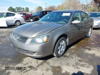 2005 Nissan Altima 2.5 S with VIN 1N4AL11D45C130829, listed as a IAAI auction lot 41828519 with 1 mi miles. Bid and sale history available at carsss.com. Image 2.
