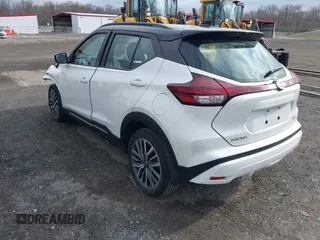 2021 Nissan Kicks SR z VIN 3N1CP5DV2ML492750, wystawiony jako IAAI lot #41918321 z przebiegiem 40 634 mil mil oraz . Historia ofert i sprzedaży dostępna na DreamBid. Obrazek 3.