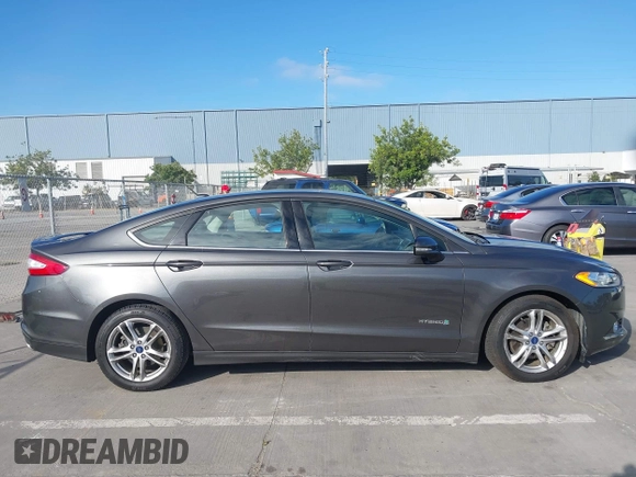 2016 Ford Fusion SE Hybrid z VIN 3FA6P0LU6GR145421, wystawiony jako IAAI lot #42650918 z przebiegiem 105 990 mil mil oraz . Historia ofert i sprzedaży dostępna na DreamBid. Obrazek 14.