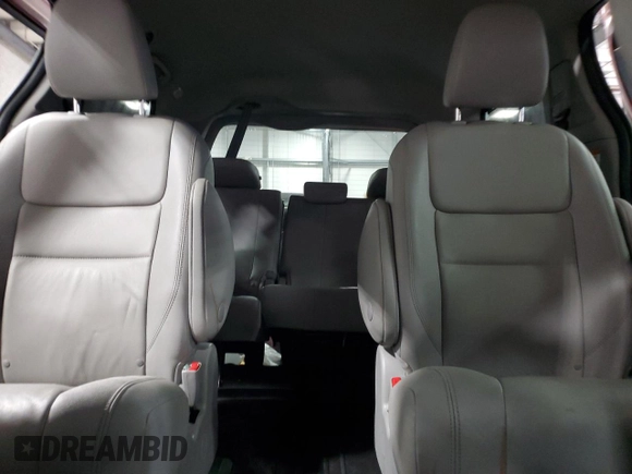 2020 Toyota Sienna XLE z VIN 5TDDZ3DC0LS249557, wystawiony jako Copart lot #56172865 z przebiegiem 79 667 mil mil oraz Szkoda całkowita • Salvage title. Historia ofert i sprzedaży dostępna na DreamBid. Obrazek 10.