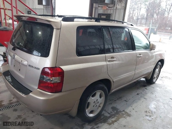 2005 Toyota Highlander with VIN JTEDP21A750075961, listed as a IAAI auction lot 41252234 with 139,777 mi miles. Bid and sale history available at carsss.com. Image 4.