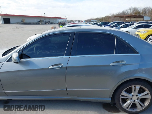 2012 Mercedes-Benz E 350 Luxury z VIN WDDHF5KB2CA540189, wystawiony jako IAAI lot #41405901 z przebiegiem 193 411 mil mil oraz . Historia ofert i sprzedaży dostępna na DreamBid. Obrazek 14.
