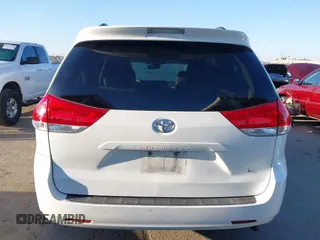 2014 Toyota Sienna LE AAS z VIN 5TDKK3DC9ES460142, wystawiony jako IAAI lot #42140187 z przebiegiem 150 616 mil mil oraz . Historia ofert i sprzedaży dostępna na DreamBid. Obrazek 17.