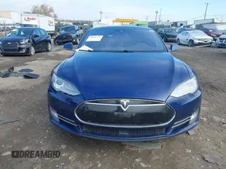 2016 Tesla Model S 90D with VIN 5YJSA1E21GF128362, listed as a IAAI auction lot 40891999 with 179,155 mi miles and . Bid and sale history available at DreamBid. Image 12.