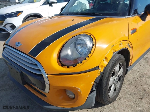 2015 MINI Cooper Hardtop with VIN WMWXM5C57FT940968, listed as a IAAI auction lot 41977972 with 92,974 mi miles. Bid and sale history available at carsss.com. Image 6.