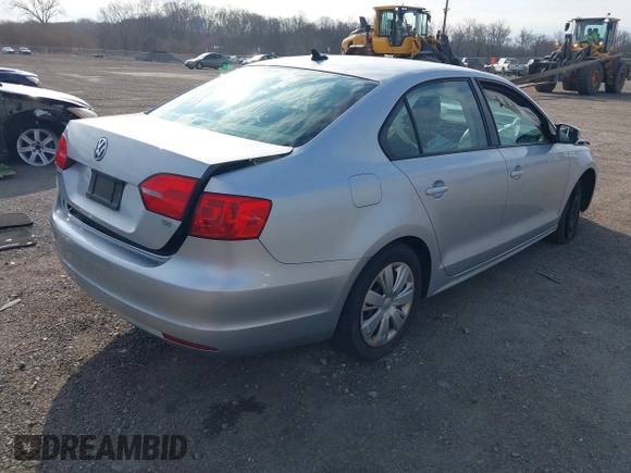 2014 Volkswagen Jetta SE z VIN 3VWD17AJ4EM266248, wystawiony jako IAAI lot #41893512 z przebiegiem 146 278 mil mil oraz . Historia ofert i sprzedaży dostępna na DreamBid. Obrazek 4.