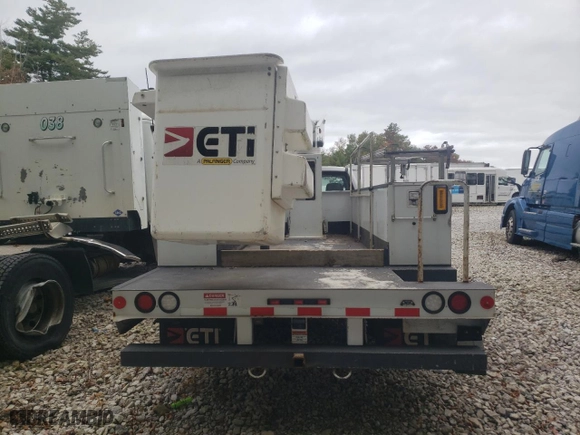 2017 Ford Super Duty F-550 DRW XL with VIN 1FDUF5GY1HEE85526, listed as a Copart auction lot 72215834 with 90,996 mi miles and Salvage Title. Bid and sale history available at carsss.com. Image 6.