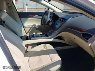 2013 Lincoln MKZ with VIN 3LN6L2G9XDR823893, listed as a IAAI auction lot 42003836 with 170,937 mi miles. Bid and sale history available at carsss.com. Image 5.