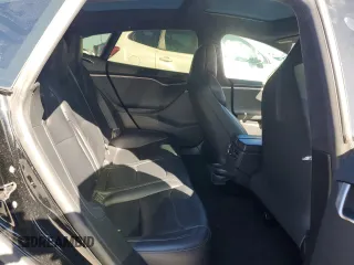 2019 Tesla Model S 75D z VIN 5YJSA1E25KF299740, wystawiony jako Copart lot #49355485 z przebiegiem 140 385 mil mil oraz Szkoda całkowita • Salvage title. Historia ofert i sprzedaży dostępna na DreamBid. Obrazek 10.