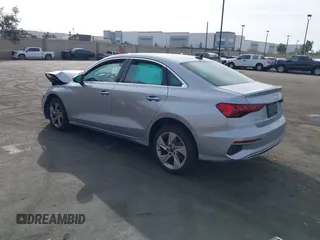 2023 Audi A3 Premium z VIN WAUAUDGY1PA051049, wystawiony jako IAAI lot #41719508 z przebiegiem Nie podano mil oraz . Historia ofert i sprzedaży dostępna na DreamBid. Obrazek 3.